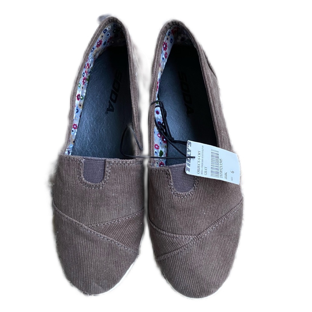 Woman shoes size 6 Slip On Gray
